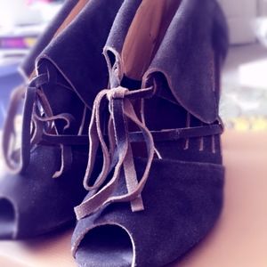 Coclico size 38 gray suede booties